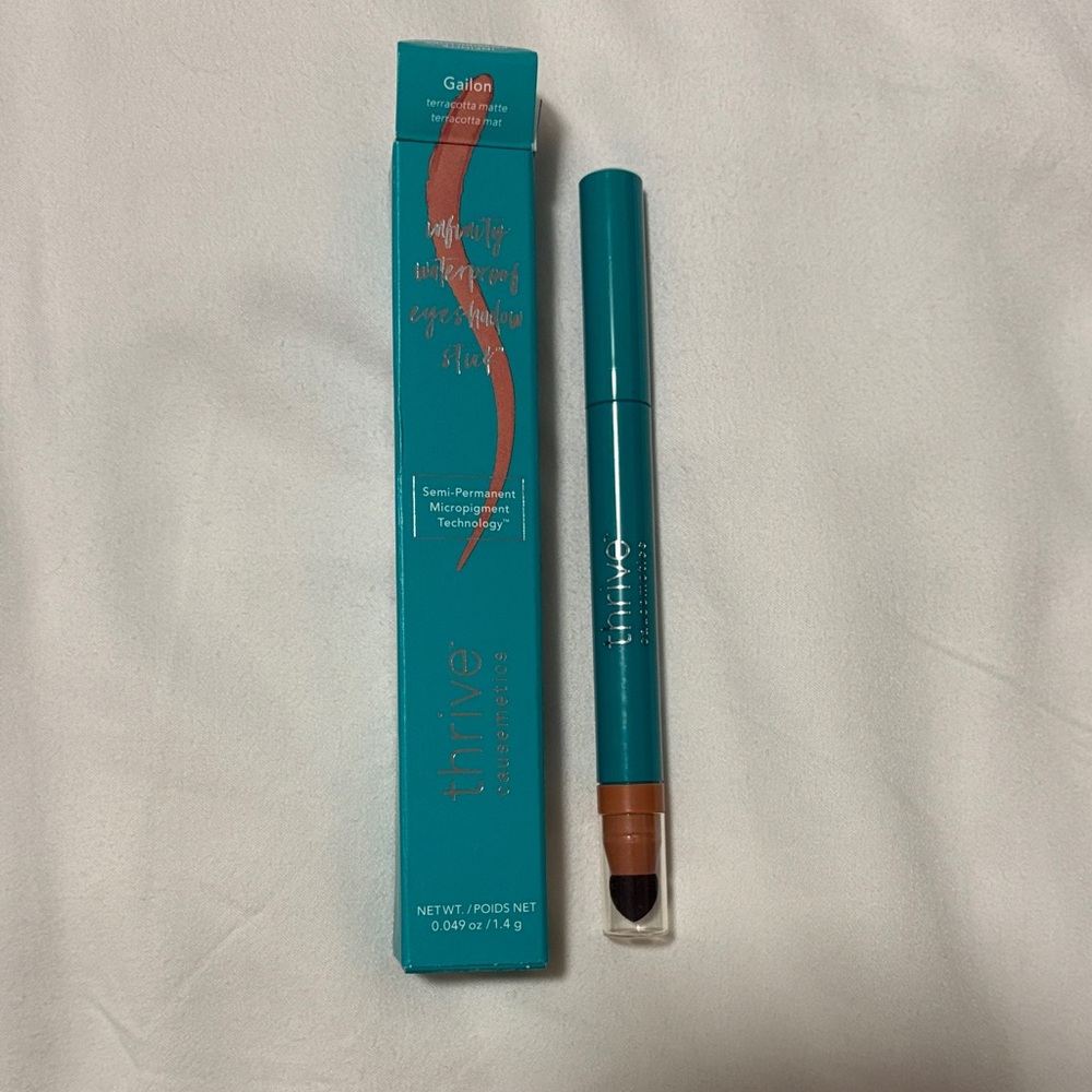 thrive causemetics Eyeshadow Crayon in terracotta matte